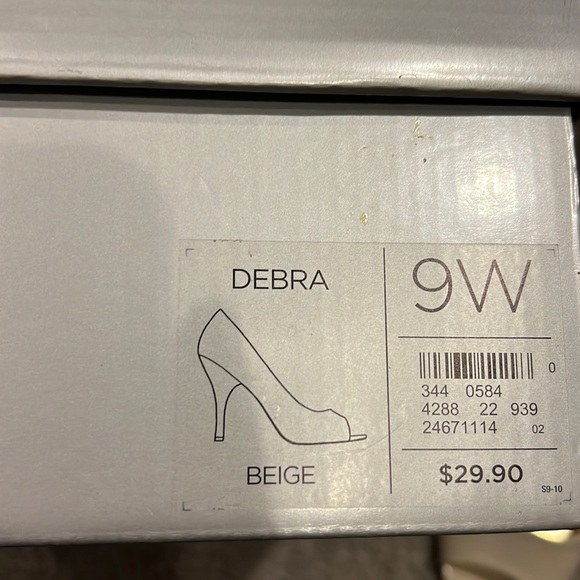 NWOT Avenue Debra Beige Open Toe Pump Heels 9W - Picture 3 of 7